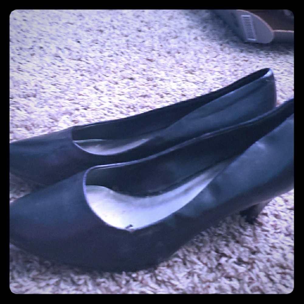 Jaclyn Smith heels